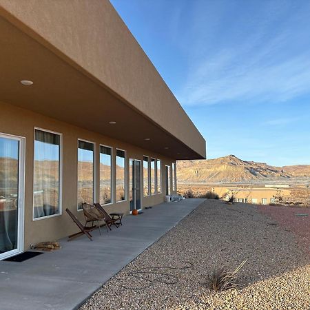 Page Arizona Border Town- Grand Serenity Room With Mesa Views Big Water Exterior foto