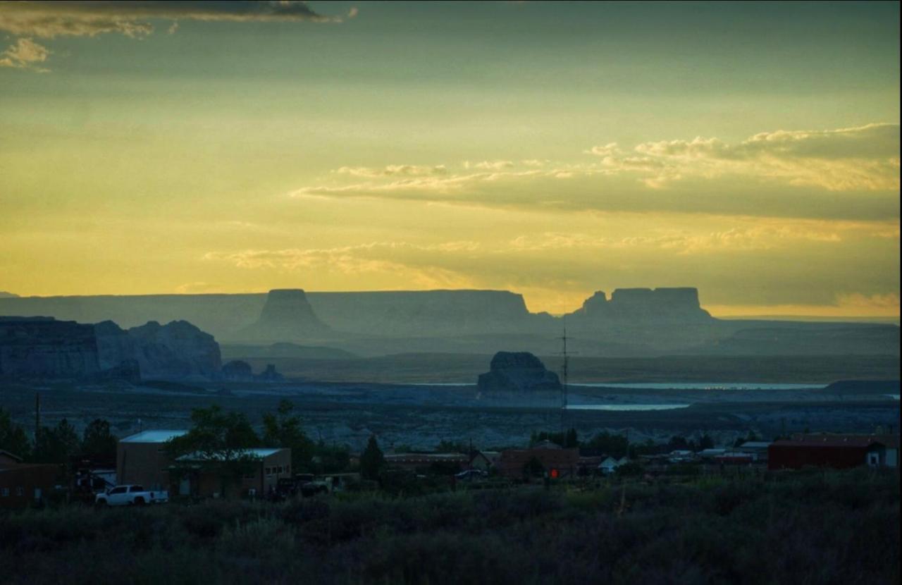Page Arizona Border Town- Grand Serenity Room With Mesa Views Big Water Exterior foto