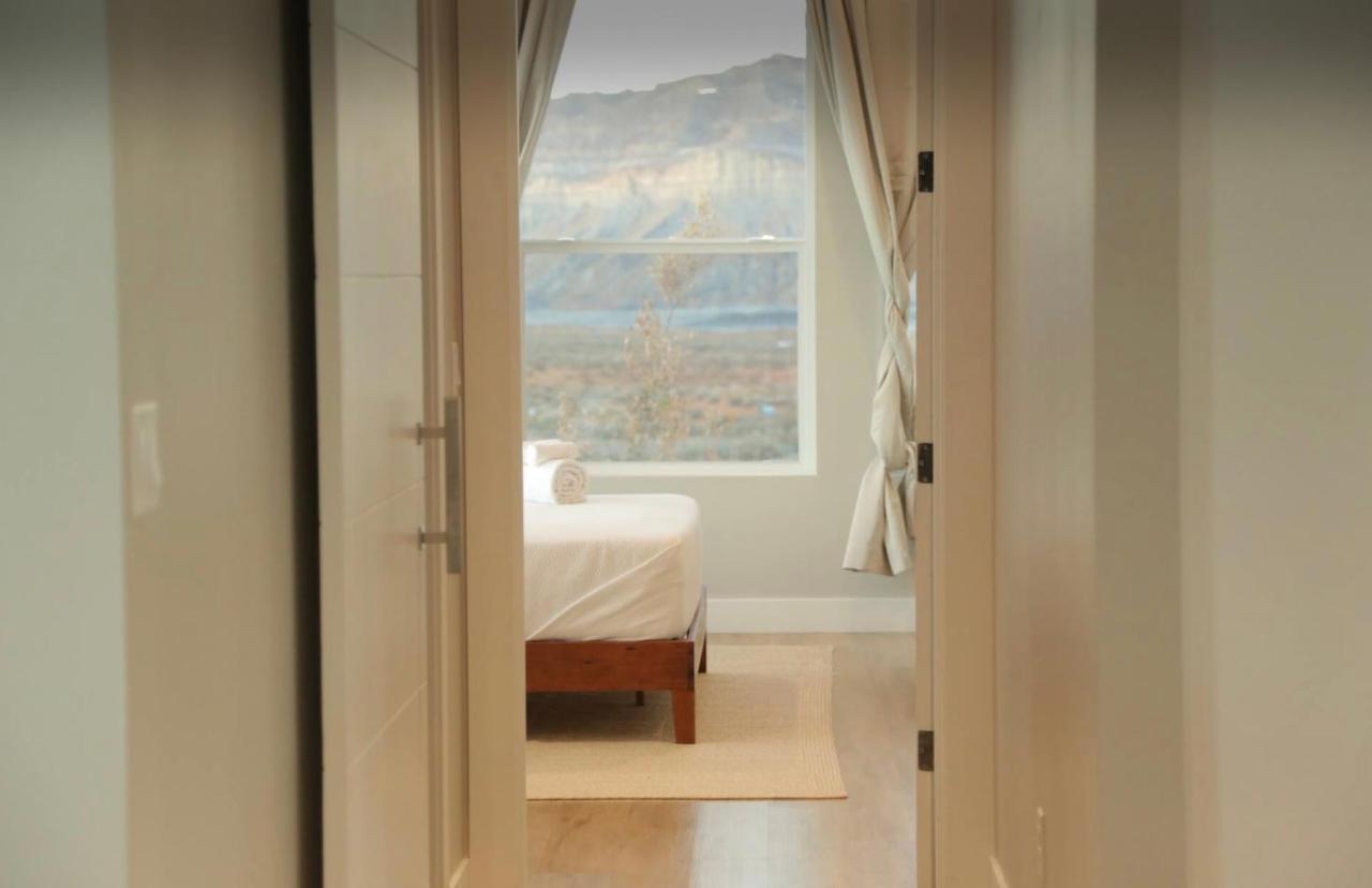Page Arizona Border Town- Grand Serenity Room With Mesa Views Big Water Exterior foto